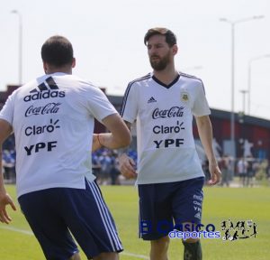 Lee más sobre el artículo Argentina practicó en Bronnitsy: De cara al encuentro ante Nigeria, el equipo dirigido por Jorge Sampaoli volvió a entrenarse en Rusia.