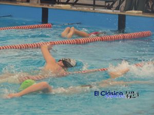 Lee más sobre el artículo Federados y Promocionales de FANNBA compitieron en el natatorio del club Náutico