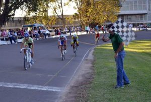 Lee más sobre el artículo Varios ciclistas locales en el «Gran Premio Ciudad de Venado Tuerto»
