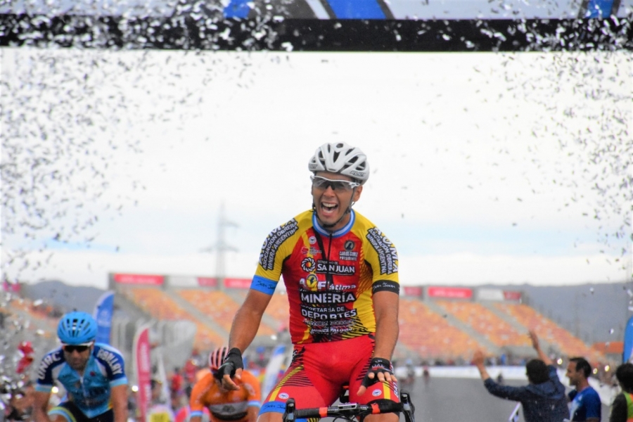 Lee más sobre el artículo Vuelta a San Juan: Nicolás Tivani dio un concierto en Albardón