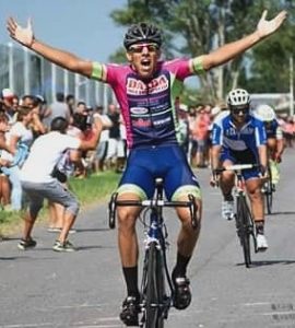 Lee más sobre el artículo Ciclismo: Basualdo ganó en Lomas y Chipolini levanta vuelo..