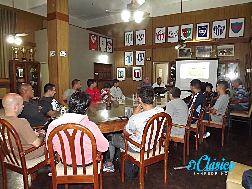 En este momento estás viendo Continúa el Curso de Árbitro en la liga