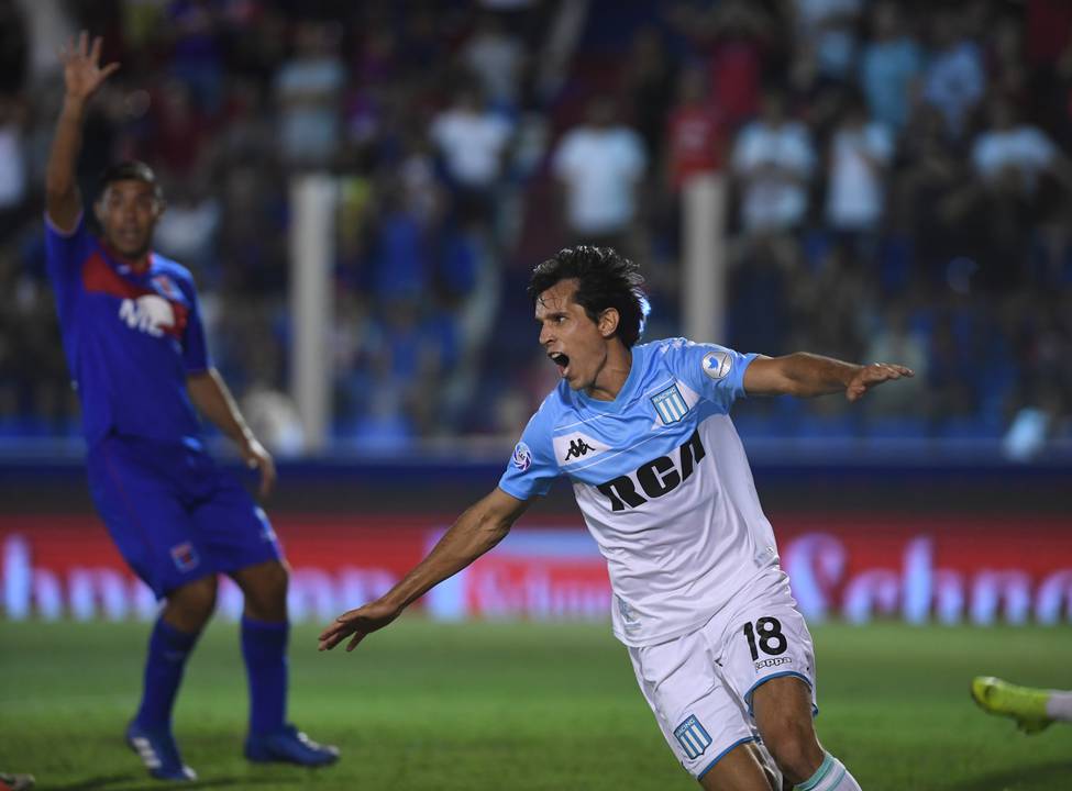 En este momento estás viendo Superliga Argentina: Racing empató en Victoria festeja el título