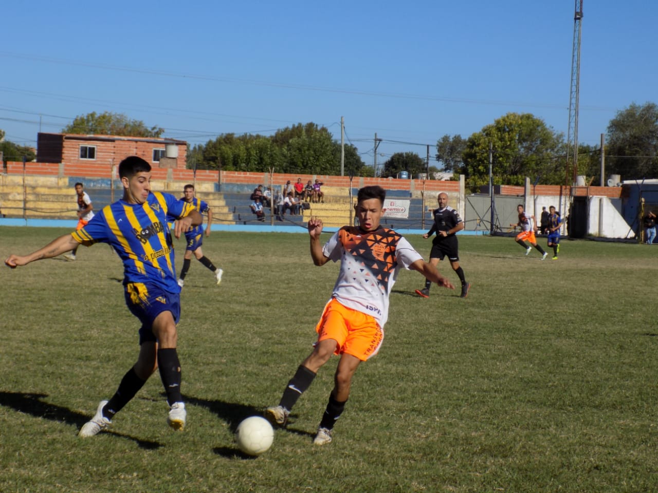 En este momento estás viendo Copa de Clubes: Triunfo de 12 de Octubre en semifinales