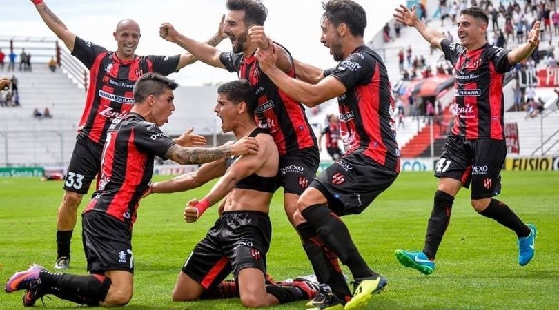 En este momento estás viendo Superliga: Patronato se salvó del descenso. Al Nacional partieron Tigre, San Martín y Belgrano