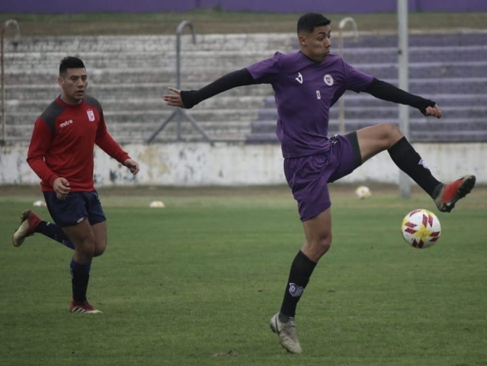 En este momento estás viendo Francisco Nouet jugará en Flandria con su hermano Matías