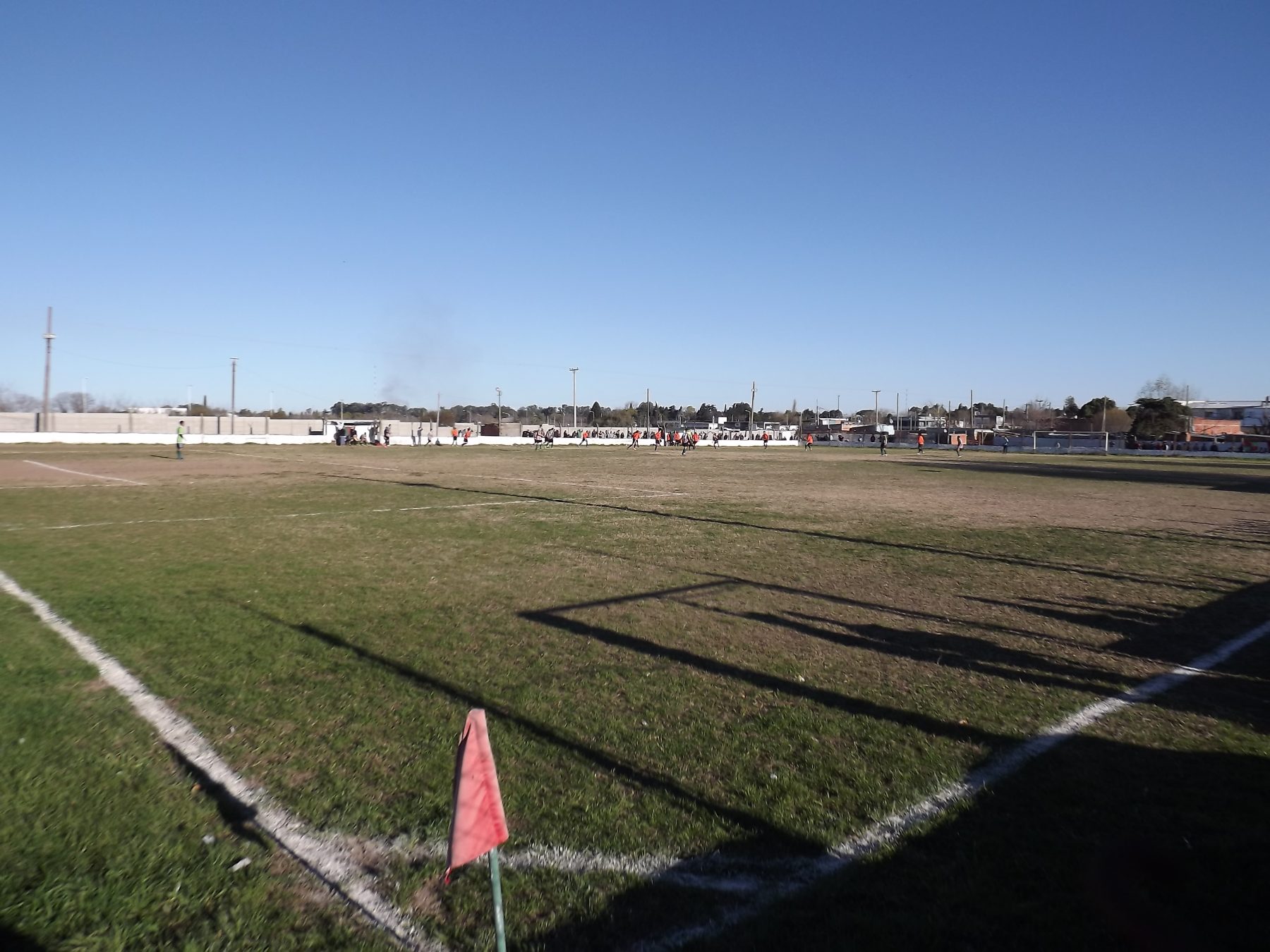 En este momento estás viendo Fútbol local: Resultados y posiciones de div. inferiores