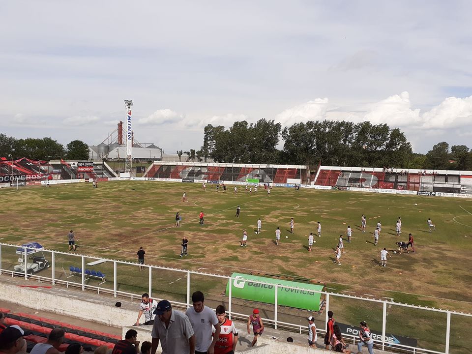 Lee más sobre el artículo Copa Argentina: Douglas en el final le ganó a Defensores de Villa Ramallo