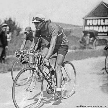 En este momento estás viendo Curiosidades: El ciclista que salvo 800 personas