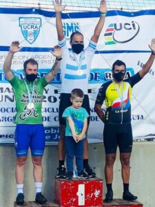 Lee más sobre el artículo Ciclismo: Un arrecifeño campeón argentino Máster