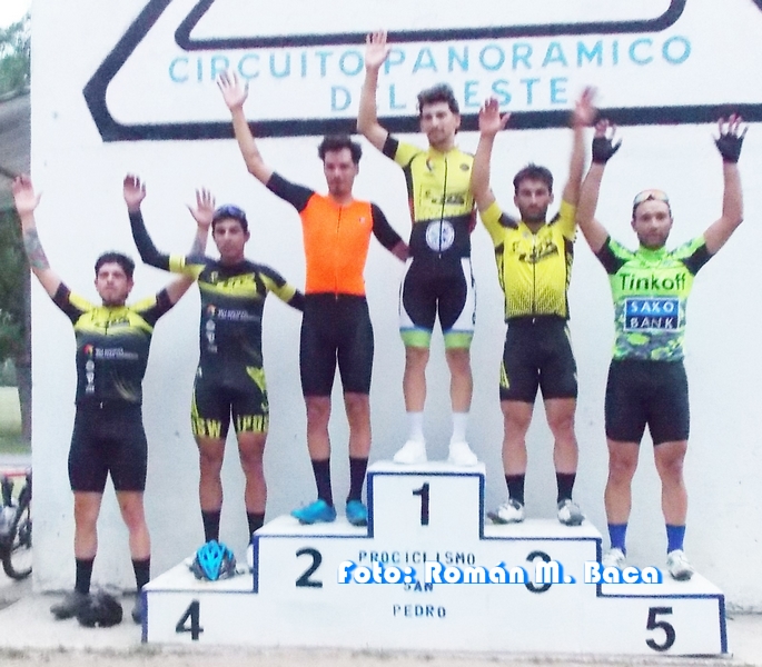 Lee más sobre el artículo Ciclismo en San Pedro: triunfo de Manzo en la prueba principal