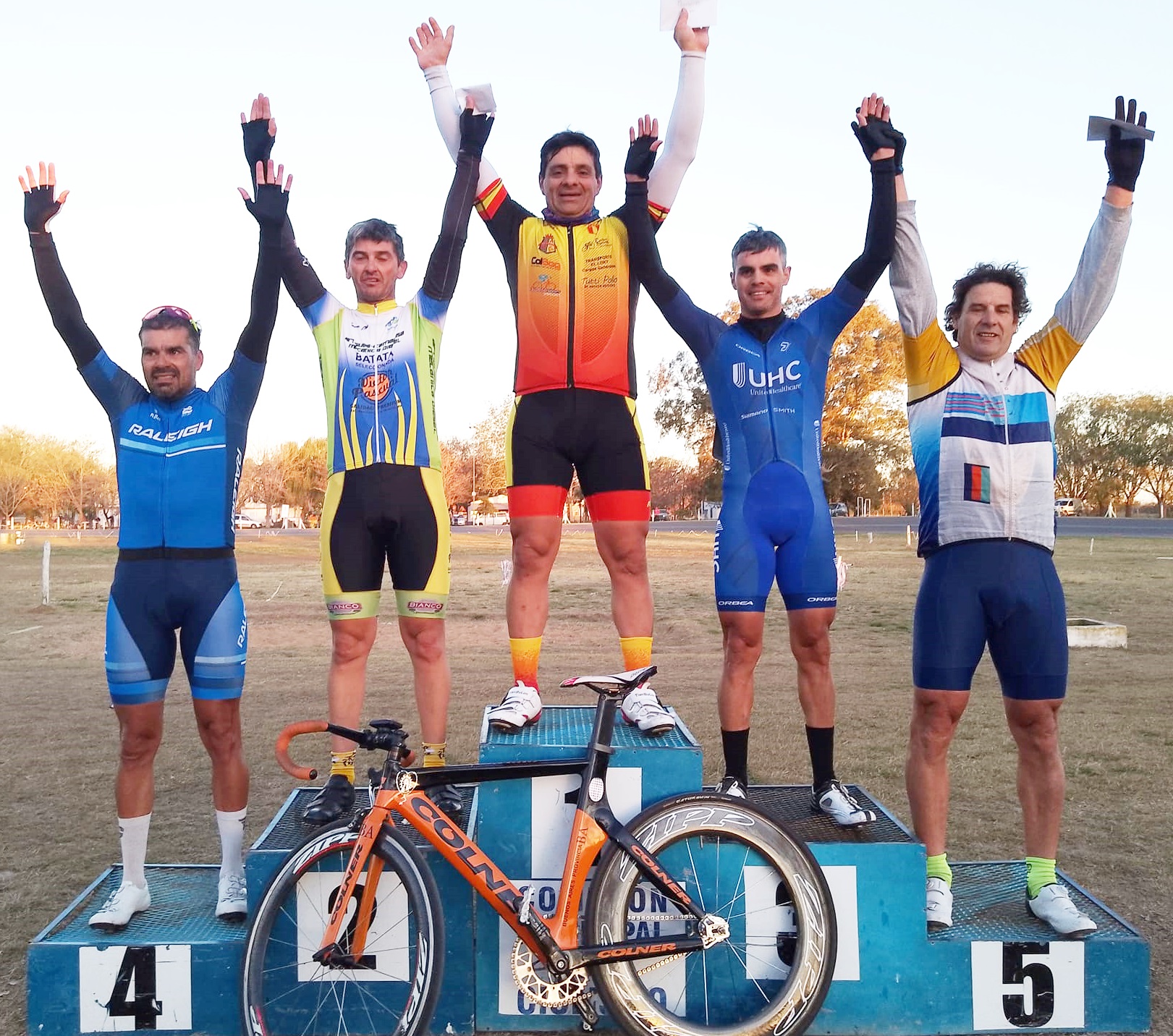 En este momento estás viendo Ciclismo: Pablo «Pila» Leone se subió al podio en Salto!