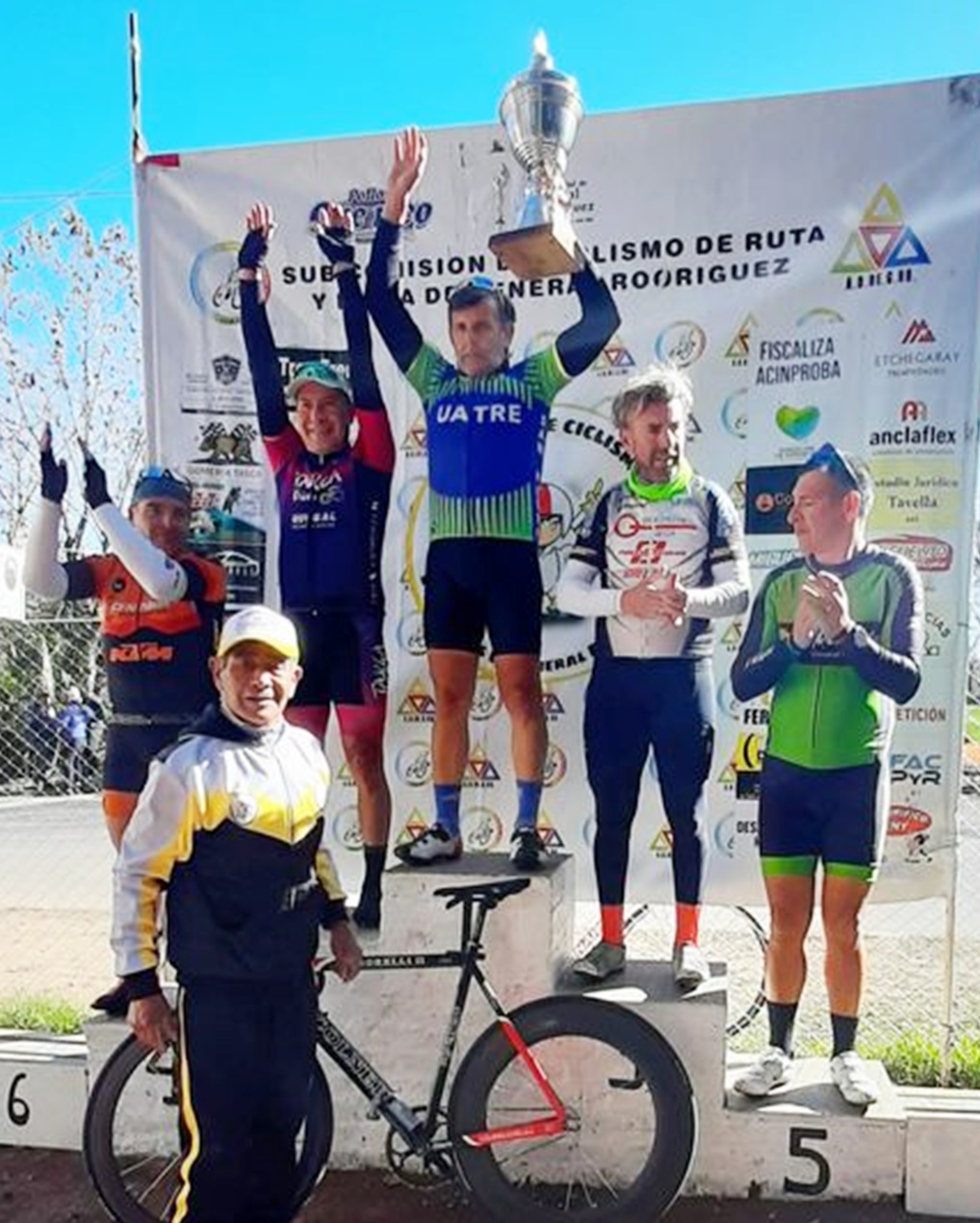 En este momento estás viendo Ciclismo: José Luis Pereyra se subió a lo más alto del podio en General Rodriguez!