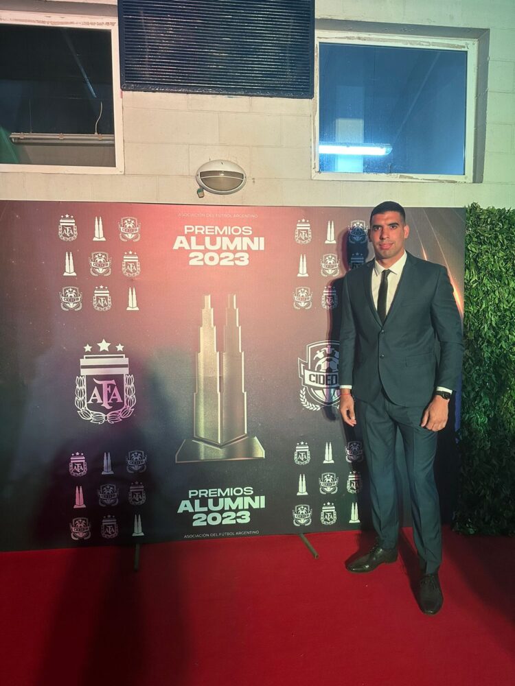 En este momento estás viendo Premios Alumni: Joaquín Gil compartió la terna con los árbitros destacados del Federal A!