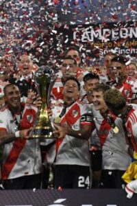 Lee más sobre el artículo La Liga Profesional de Fútbol y Copa Argentina: tres protagonistas para cuatro títulos